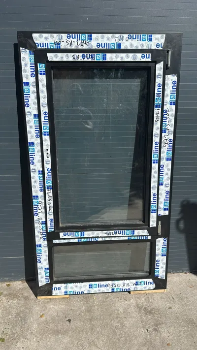 Fenêtre alu noir un vantail avec sous- bassement - Bricolage - Lentilly (69210)