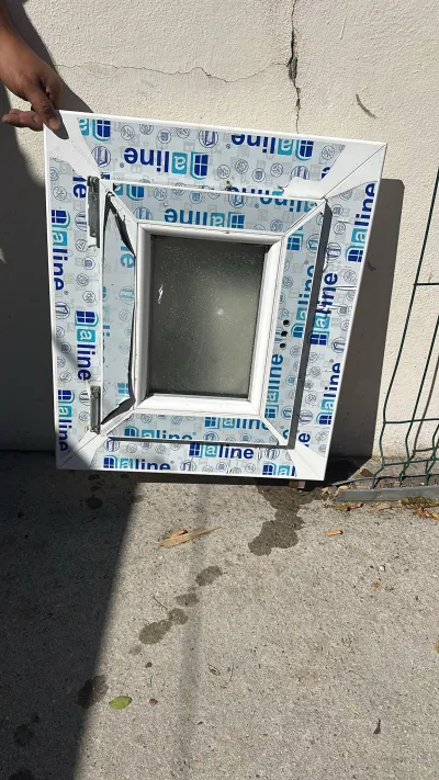 Fenêtre pvc vitrage granité Haut 500/ Larg 400 - Bricolage
