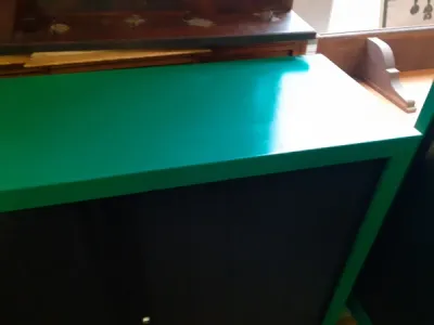 Deux armoires de bureau métal noir et vert à volet - Bureau