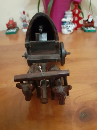 Petite calèche en bois décorative avec ses bœufs - photo 2