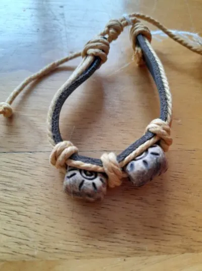 Bracelet tibétain en cuir et os n°1 - Bijoux & Montres - Saint-Satur (18300)