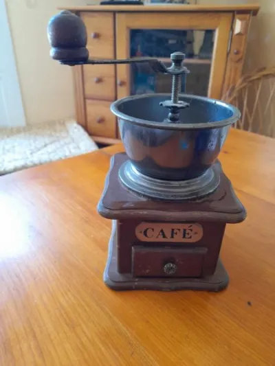 Ancien moulin à café en bois - Collection - Saint-Satur (18300)