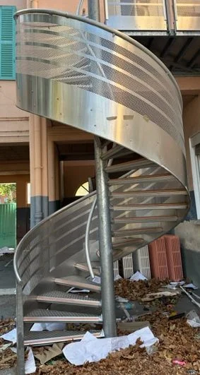 Escaliers colimacon métal - Bricolage - Cuers (83390)