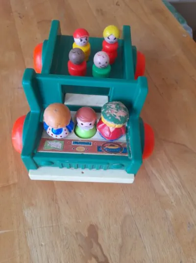 Vintage - jouet voiture + 7 petits personnages - Jeux & Jouets - Saint-Satur (18300)