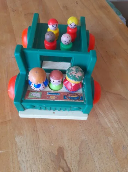 Vintage - jouet voiture + 7 petits personnages - Jeux & Jouets - Saint-Satur (18300)
