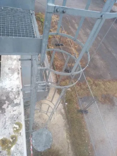 Escalier métallique et échelle à crinoline - photo 3