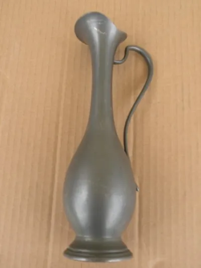 Vase soliflore en étain avec anse ou aiguière - Collection - Corbeilles (45490)