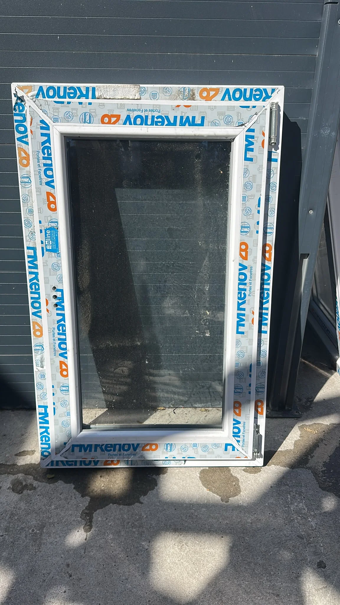 Fenêtre pvc blanc un vantail Haut 950/ Larg 600 - Bricolage - Cours (69470)