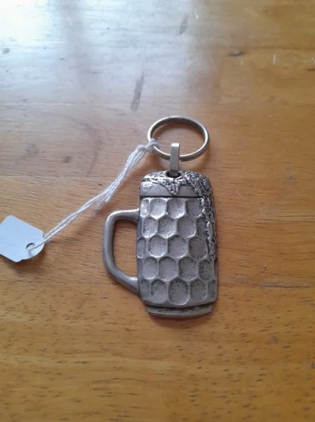 Ancien porte clé métal chope de bière - Collection - Saint-Satur (18300)