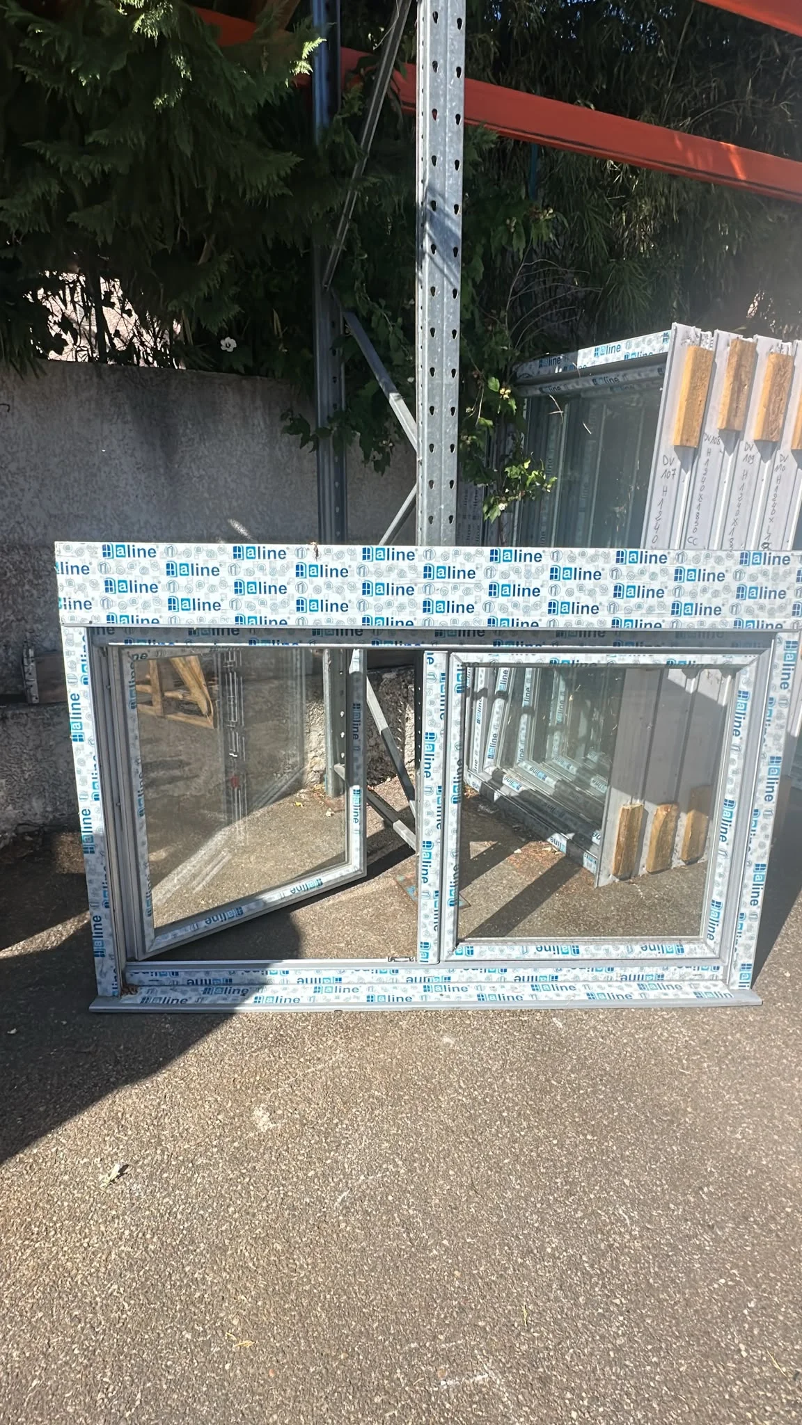 Fenêtre pvc blanc//gris deux vantaux - Bricolage - Décines-Charpieu (69150)