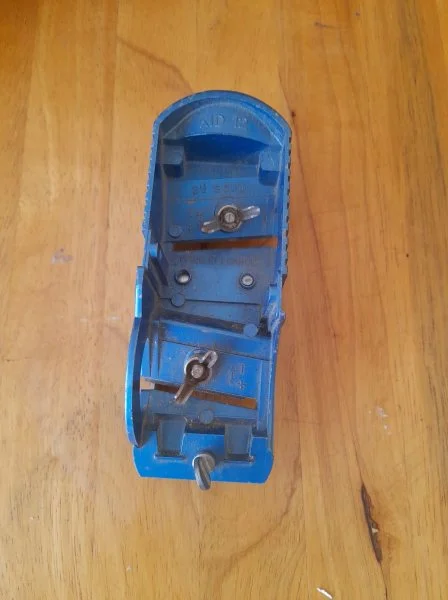 Petit rabot à bois métallique - Bricolage - Saint-Satur (18300)