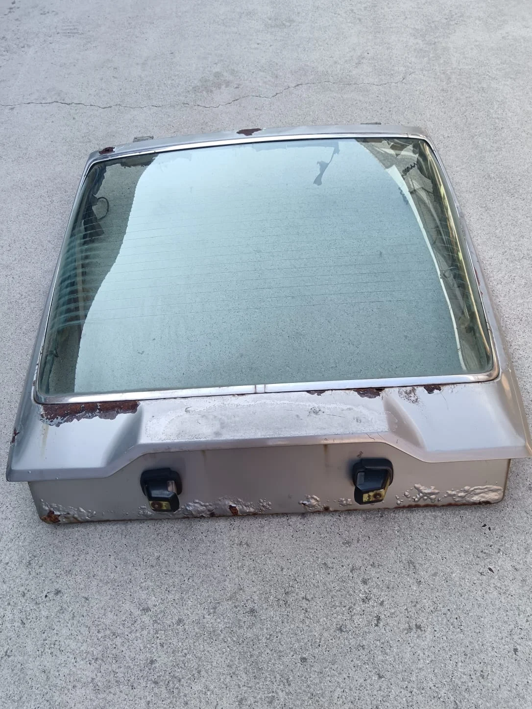 Lunette arrière pour Citroën SM - Équipements Auto - Nice (06000)