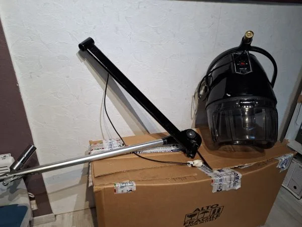Sechoir casque noir sur bras mural - Autre Matériel Pro - Plomodiern (29550)