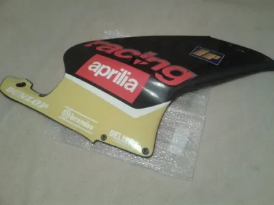 Flanc carénage droit neuf aprilia 125 rs 2004 - Équipements Moto - Compiègne (60200)