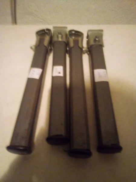 Lot 4 pied de sommier en métal - Bricolage - Saint-Satur (18300)