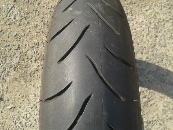 Pneu avant brigestone battlax 120/70/zr17 - Équipements Moto - Verberie (60410)
