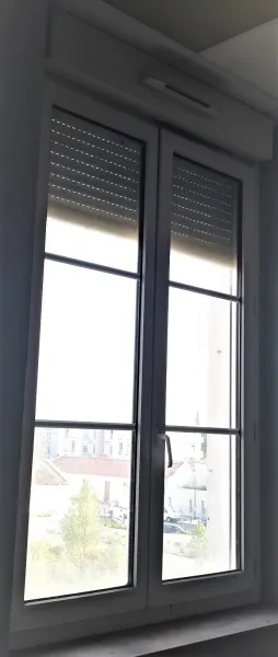 Bloc-fenêtre avec volet roulant électrique en pvc - photo 3