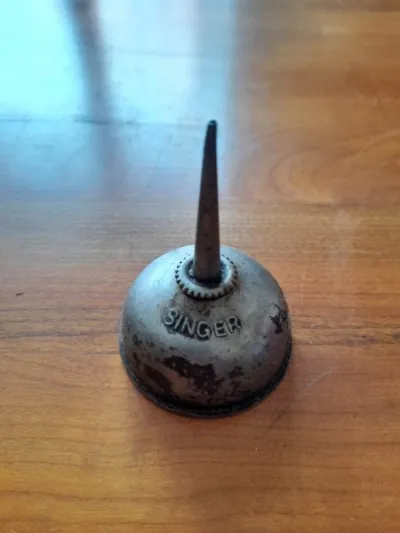 Ancienne burette d 'huile singer - Collection - Saint-Satur (18300)