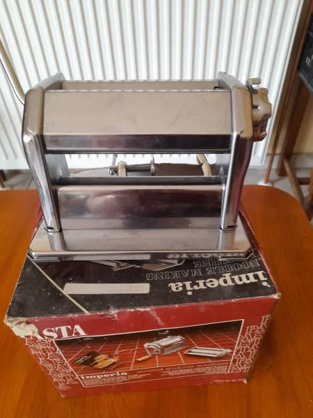 Machine à pate manuelle imperia - Collection - Saint-Satur (18300)