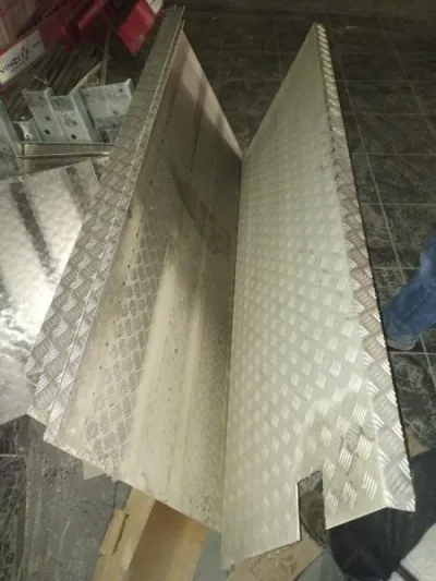 Passerelles en acier larmé - Bricolage