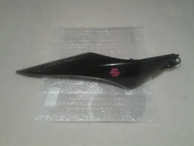 Cache latéral droit suzuki 1340 b king 2017 - Équipements Moto - Compiègne (60200)