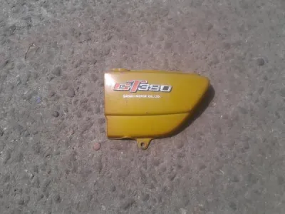 Cache latéral gauche or suzuki 380 gt 1976 - photo 2