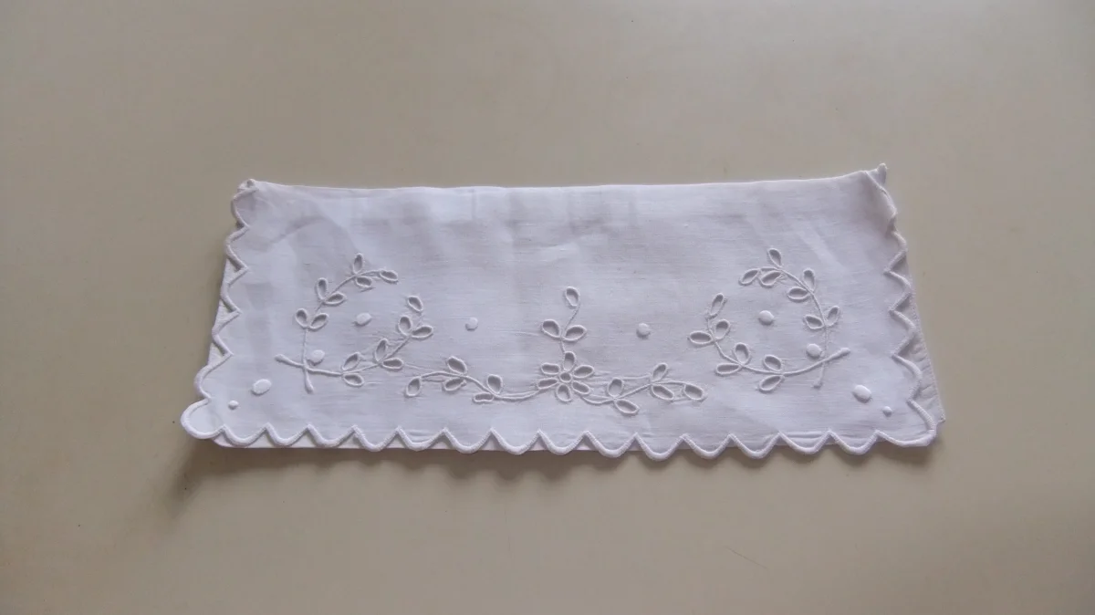 Pochette de table brodée - Collection - Lille (59000)