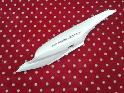 Cache latéral scooter suzuzuki 125 sixteen 2014 - photo 2