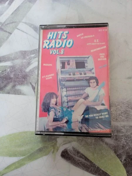Cassette audio " hits radio vol.8 " - CD, DVD & Vinyles - Saint-Satur (18300)