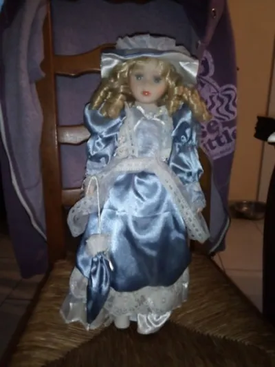 Poupée de porcelaine n°1 - Collection - Saint-Satur (18300)