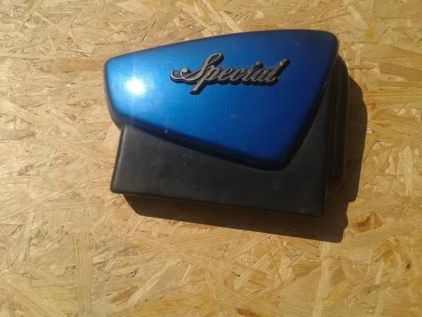 Cache latéral droit bleu yamaha 750 xvz 1983 - Équipements Moto - Marignane (13700)