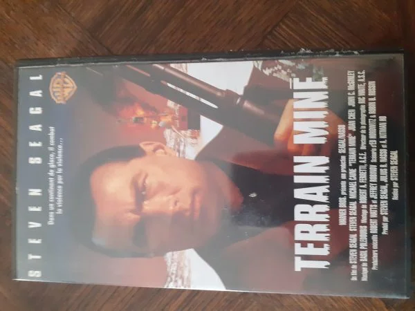 Cassette vhs "terrain miné" - CD, DVD & Vinyles - Saint-Satur (18300)