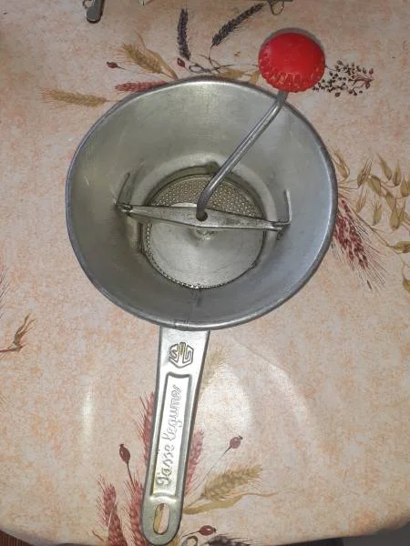 Moulin à légumes - passe légumes - Collection - Saint-Satur (18300)