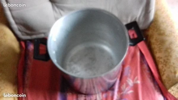 Grande marmite en aluminium &amp; son couvercle - Électroménager - Enghien-les-Bains (95880)