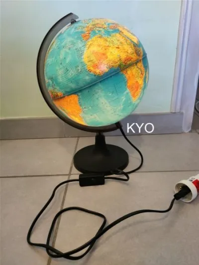 Lampe de chevet globe terrestre carte monde rond - Décoration - Foncine-le-Haut (39460)