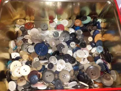 Vintage gros lot de 1300 boutons mercerie couture - photo 3