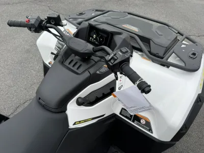 Vente de véhicules neufs et abordables : Can-Am - photo 2