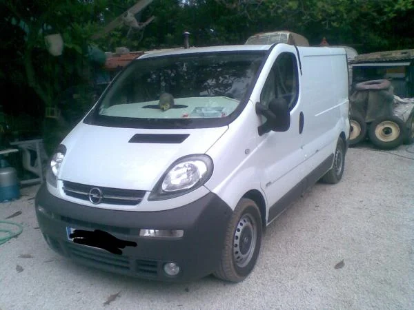 Opel vivaro 2.5 cdti 33270  km  1ere main - Voitures - Arles (13200)
