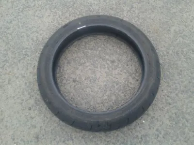 Pneu avant brigestone bt016f 120 / 70 / zr 17 - Équipements Moto - Verberie (60410)