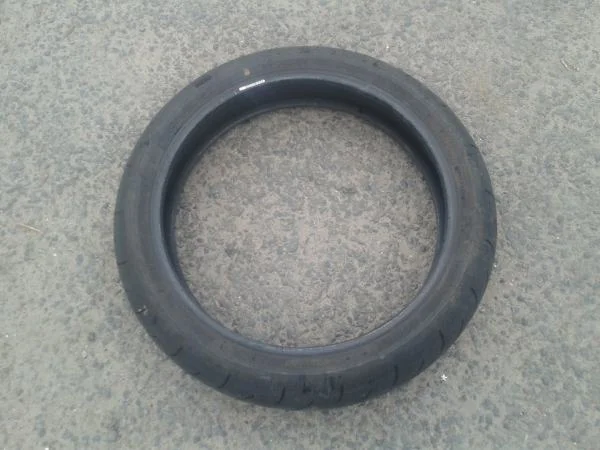 Pneu avant brigestone bt016f 120 / 70 / zr 17 - Équipements Moto - Verberie (60410)