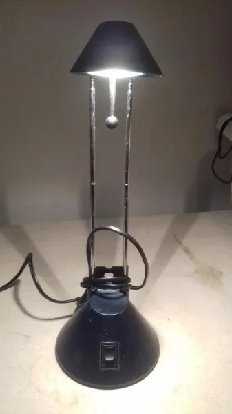 Lampe hallogène de bureau - Décoration - Saint-Satur (18300)