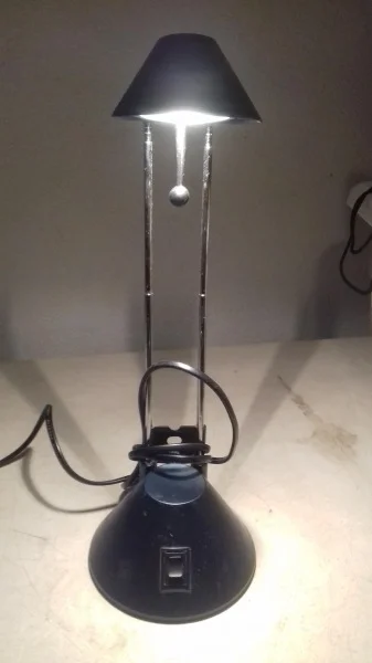 Lampe hallogène de bureau - Décoration - Saint-Satur (18300)