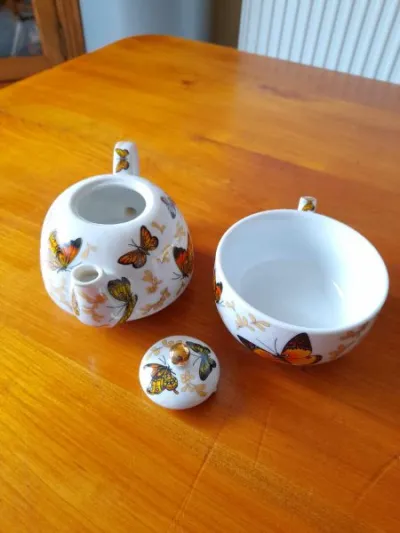 Ensemble petite théière et tasse en porcelaine - Collection - Saint-Satur (18300)