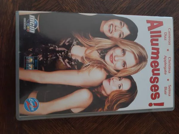 Cassette vhs " allumeuses" - CD, DVD & Vinyles - Saint-Satur (18300)