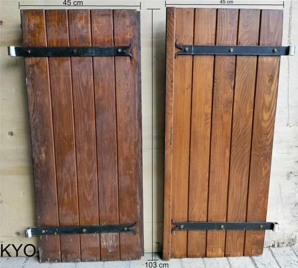 Volets battants bois, largeur 45 x hauteur 103 cm - Portes & Fenêtres - Foncine-le-Haut (39460)