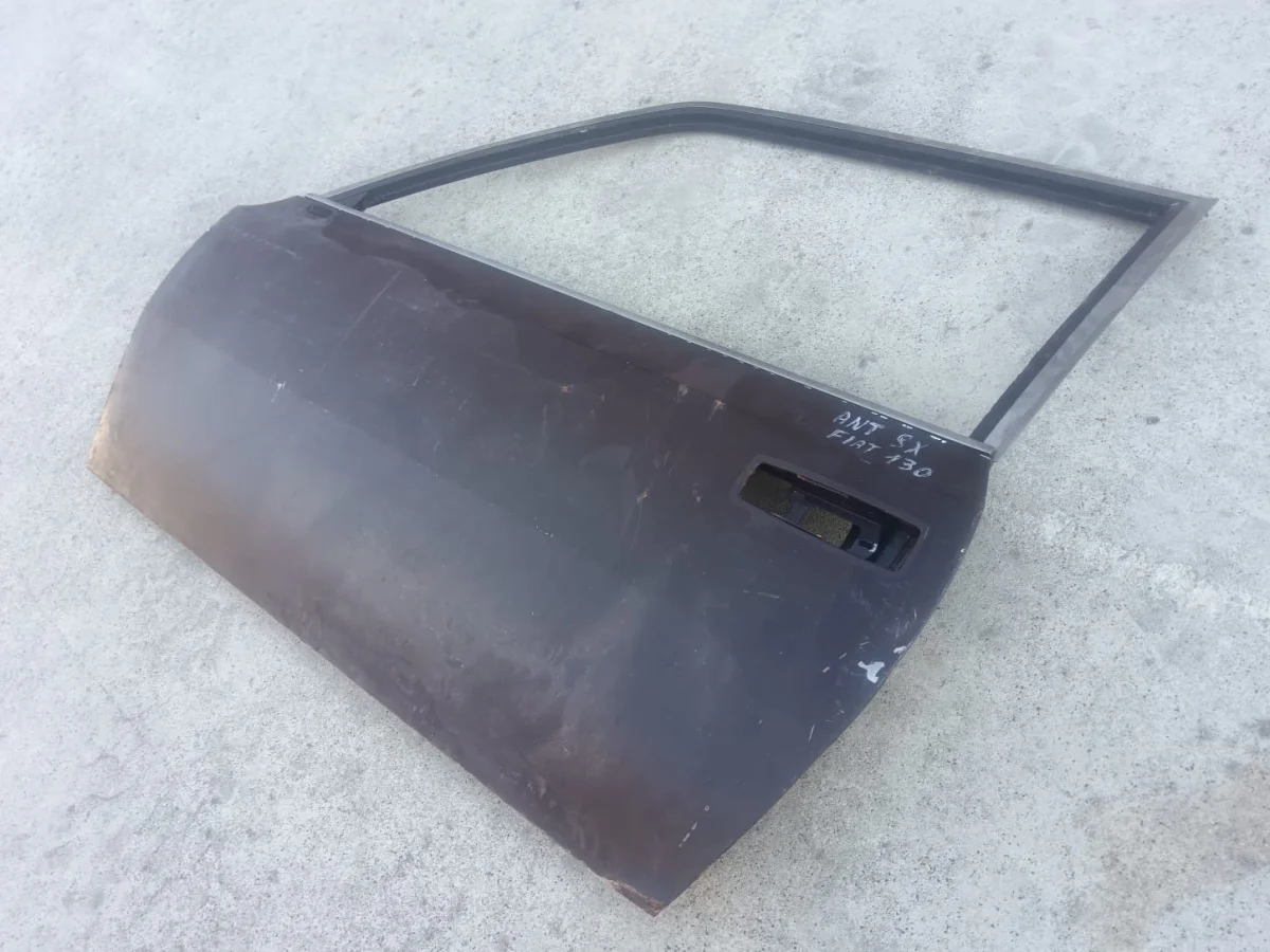 Porte gauche pour Fiat 130 Coupé - Équipements Auto - Nice (06000)