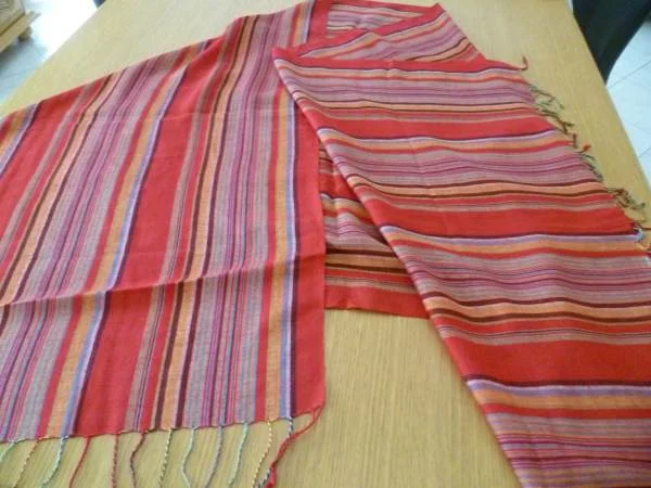 Écharpe châle en alpaga, neuve - Sacs & Maroquinerie - La Gorgue (59253)