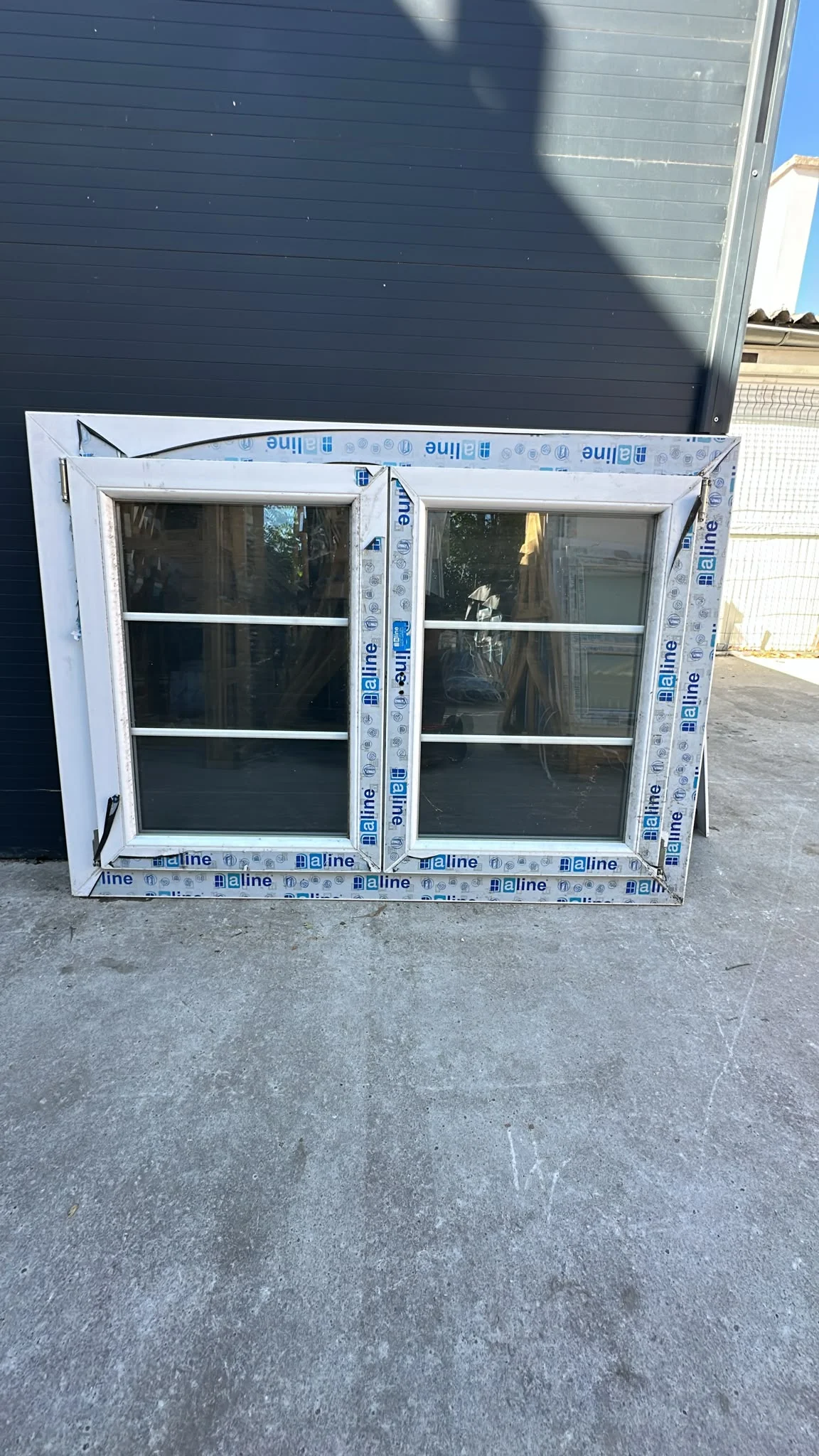 Fenêtre pvc blanc deux vantaux Haut 980/ Larg 1400 - Bricolage - Châtillon (69380)