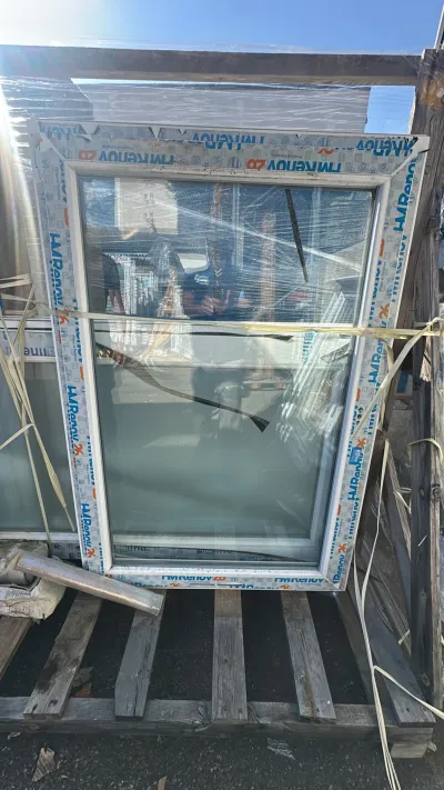 Fenêtre pvc blanc un vantail Haut 1430 / Larg 970 - Bricolage - Taluyers (69440)