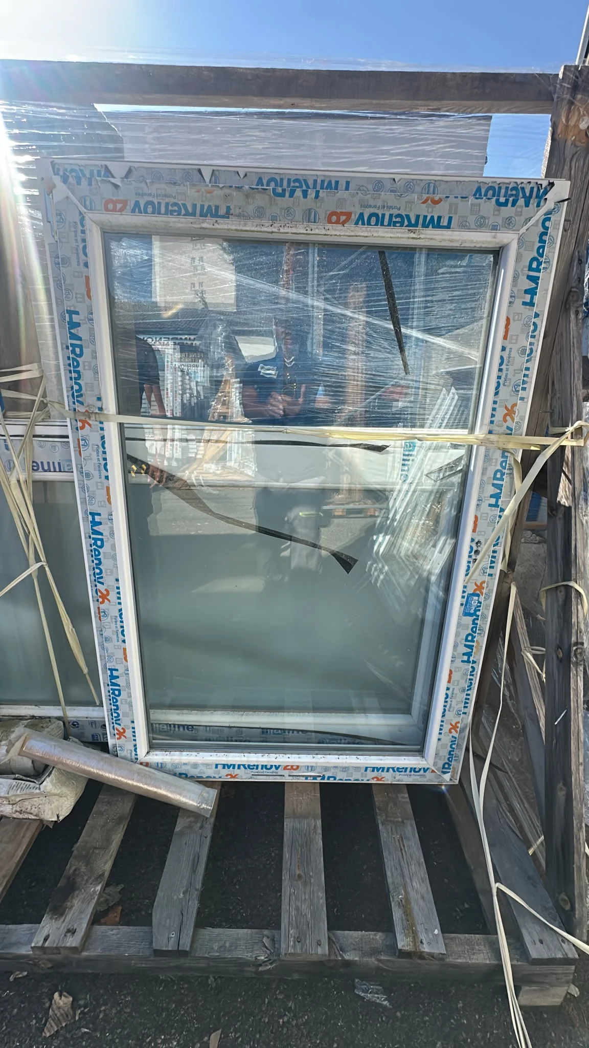 Fenêtre pvc blanc un vantail Haut 1430 / Larg 970 - Bricolage - Taluyers (69440)